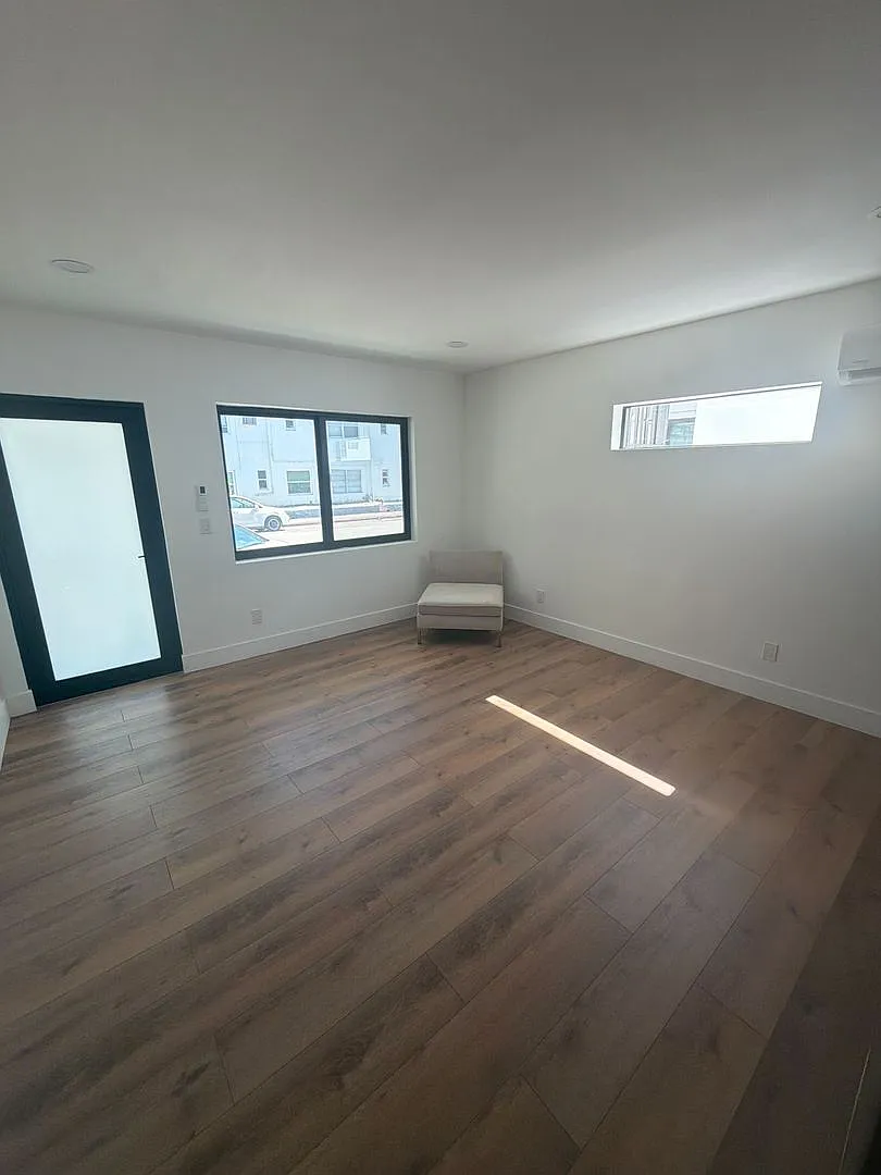 7801 Byron Ave — Photo 2