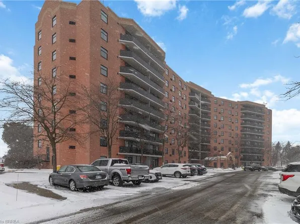 9 Bonheur Ct #506, Brantford, ON N3P 1Z5