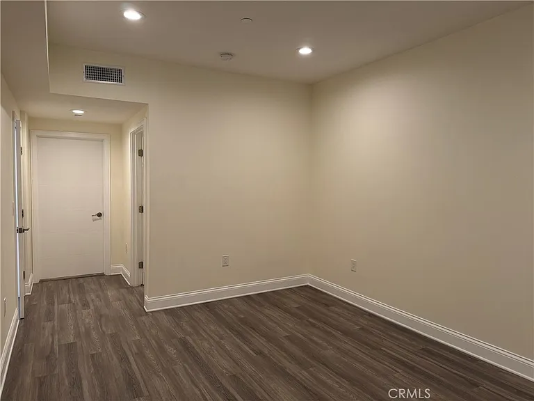 14934 Burbank Blvd #202 — Photo 17
