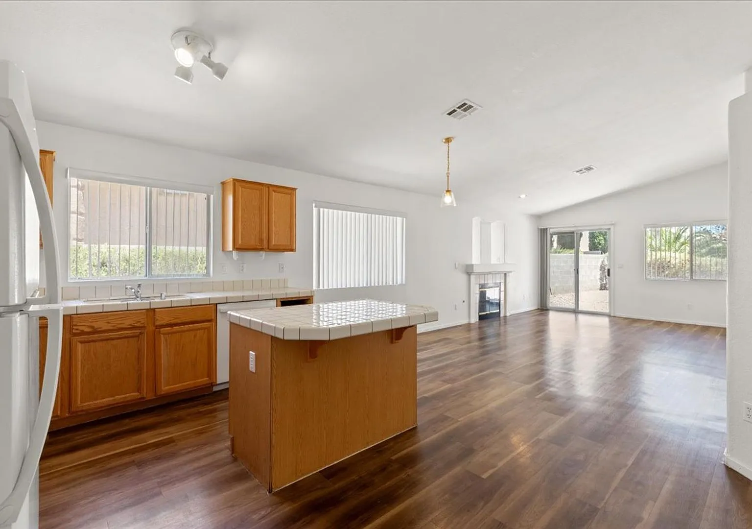 Summerlin North Amazing 3 Bedroom Home with 2 Living Rooms! — Photo 4