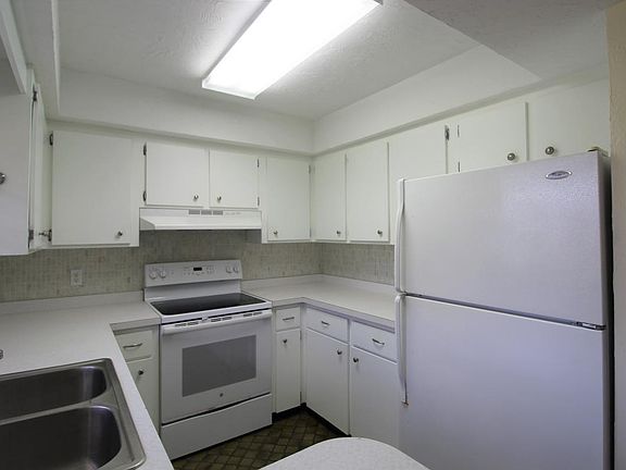 2nd image of 2526 Terry Ln