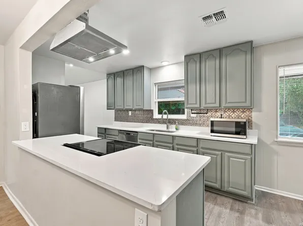 10422 Rocking M, Helotes, TX 78023
