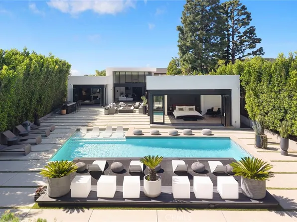 7139 Macapa Dr, Los Angeles, CA 90068