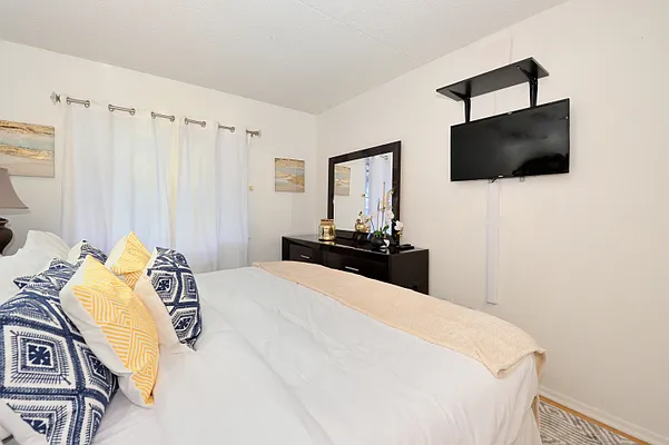 Rented by Corcoran | media 22