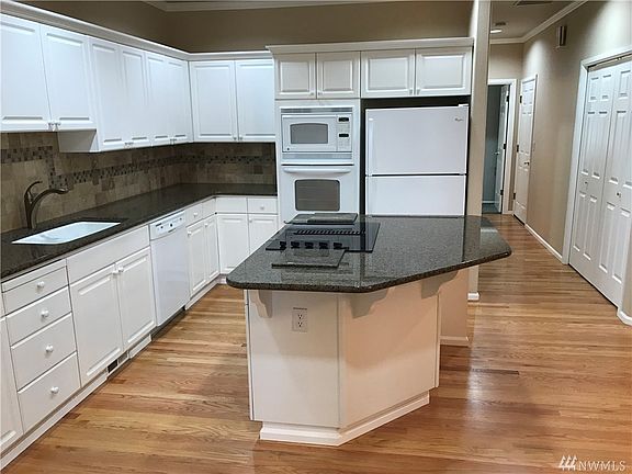 4th image of 1610 135th St E