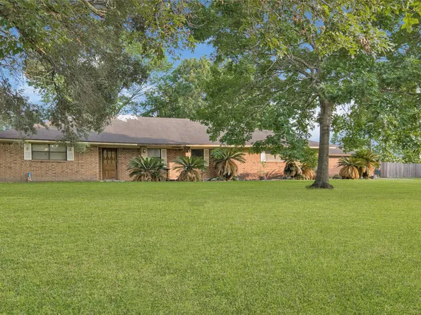 12210 Cherry Point Dr, Mont Belvieu, TX 77535