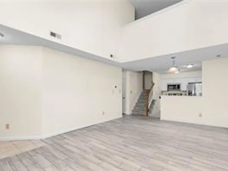 355 Lees Mill Dr — Photo 5