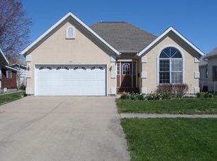 608 Prairie Ave, Mattoon, IL 61938