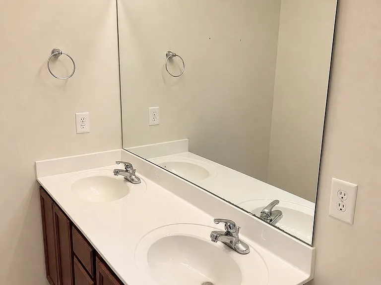 203 Stockton Ct — Photo 15