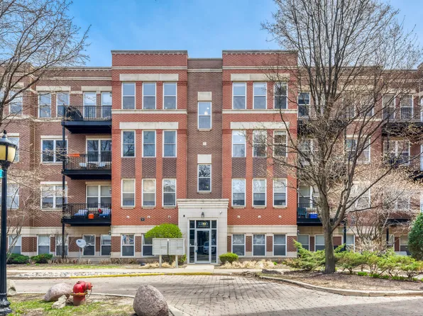 1215 N Orleans St APT 303, Chicago, IL 60610