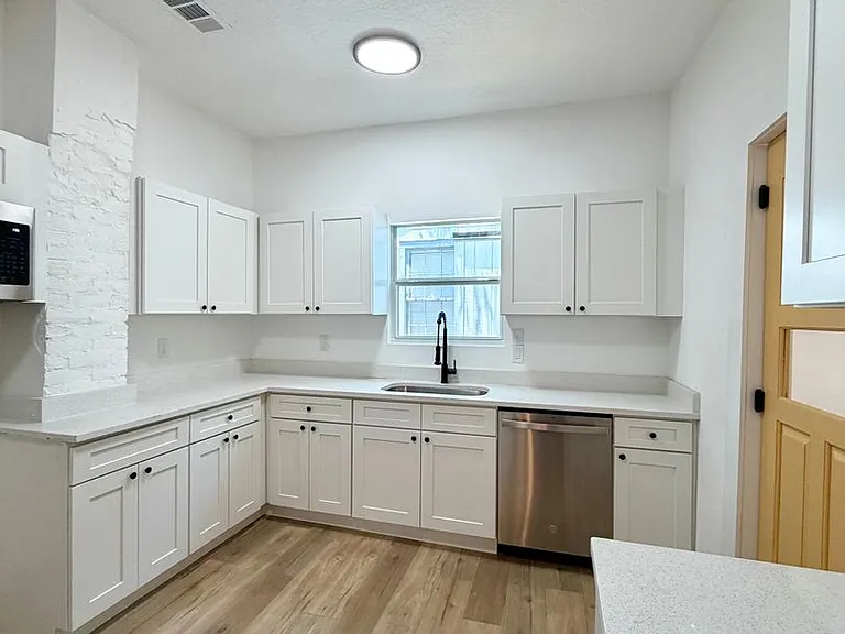 717 King St — Photo 11