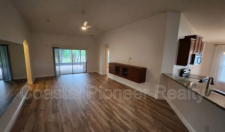11404 Holmbridge Ln — Photo 27