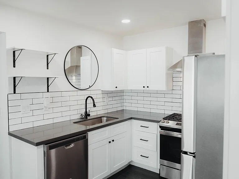 3808 E Polk St — Photo 3