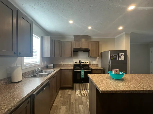 5834 N Madison Ave, Kansas City, MO 64118