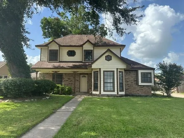 54 Daffodil Ct, Lake Jackson, TX 77566