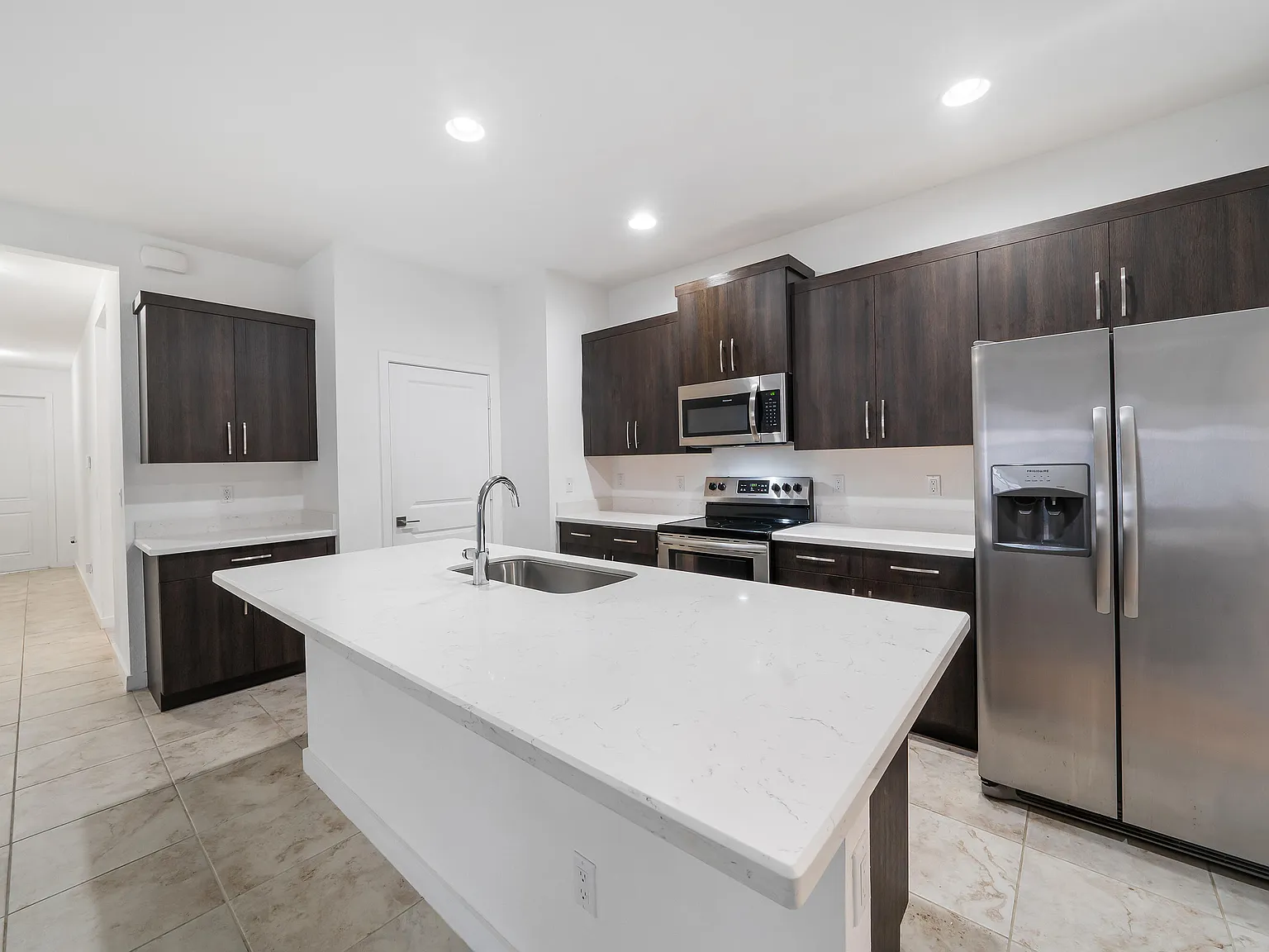 4 bed, 2.0 bath, 1710 sqft, $3,400 — Photo 4