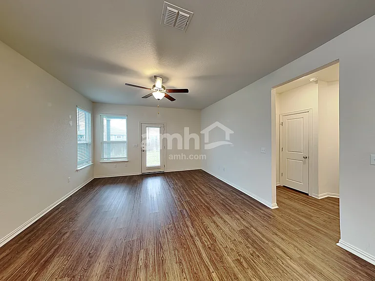 2714 Brogan Crk — Photo 5