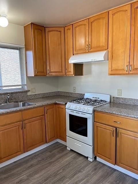 1st image of 550 1st Ave