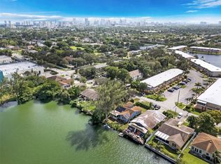 1020 SW 8th St, Hallandale, FL 33009