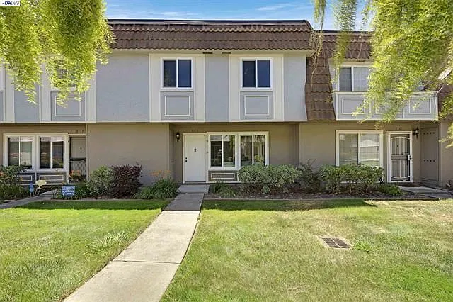 3 bed, 2.0 bath, 1132 sqft, $3,650 — Photo 1