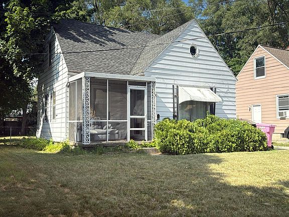 3rd image of 823 Blanchard St SW