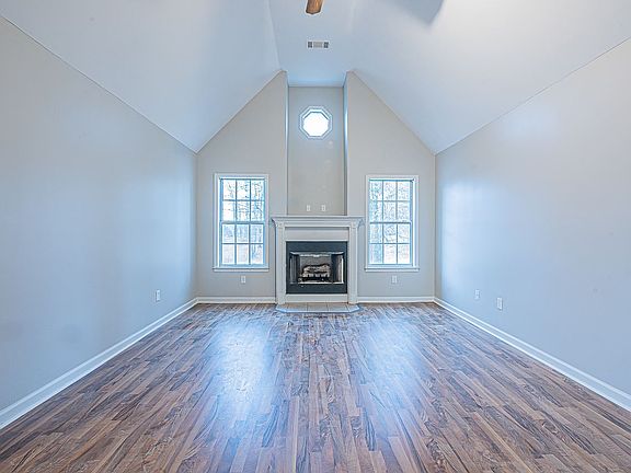 5th image of 378 Cherokee Hills Ave