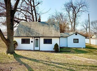 35 Calbreath Ct, Florissant, MO 63031