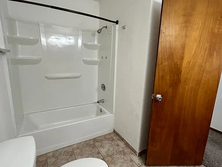 2401 Cosnina Dr — Photo 16
