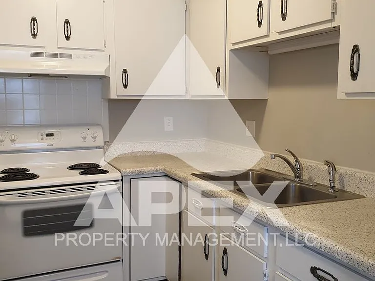 Fairhill Apartments — Photo 10