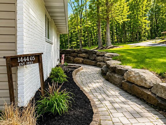 3rd image of 206 Winchester Dr