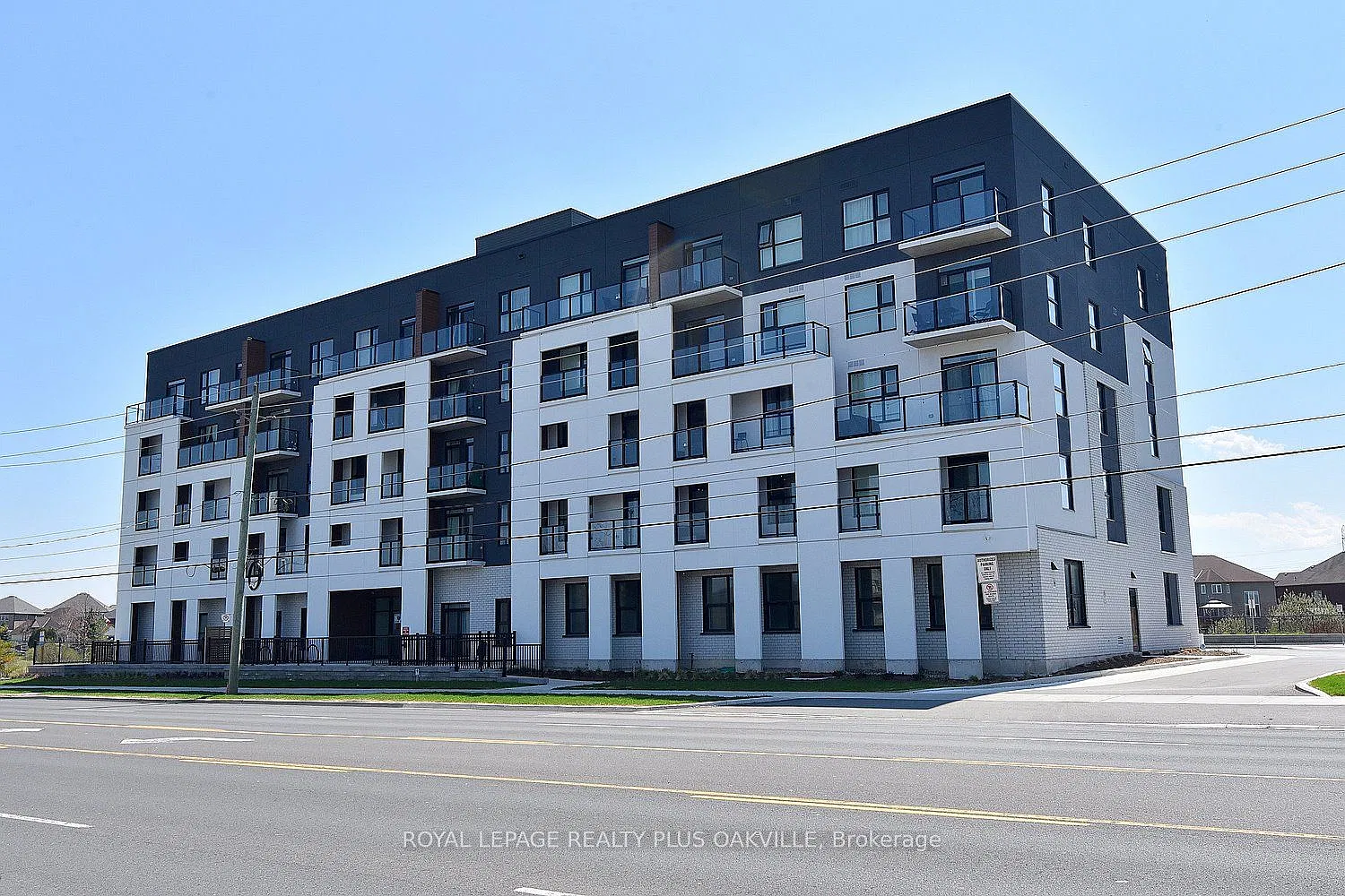 Peak Condominiums — Photo 2