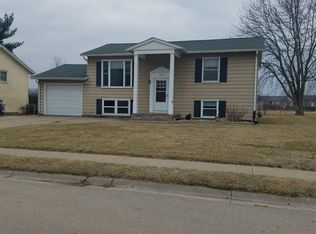 1500 9th St NW, Clinton, IA 52732