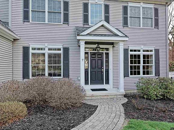 2nd image of 7 Chandler Dr