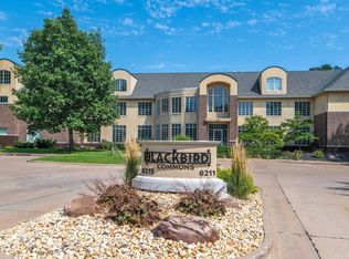 6215 Utica Ridge Rd UNIT 101, Davenport, IA 52807