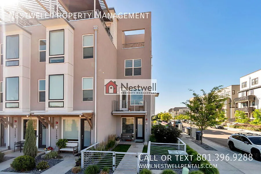 $500 OFF 1ST Month's Rent! - Stunning 3-bed Townhome in Daybreak — Photo 3