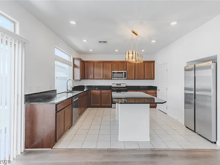 638 Great River Ave — Photo 8