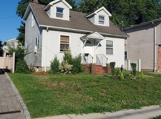 36 Dunwood Rd, Port Washington, NY 11050