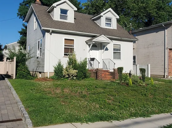 36 Dunwood Rd, Port Washington, NY 11050