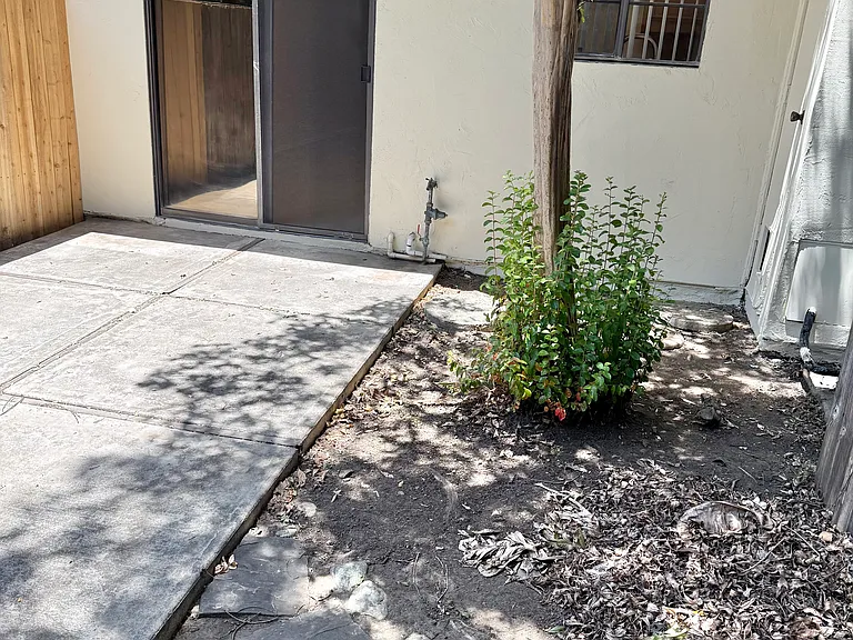 1360 Oxford Ave #5 — Photo 13