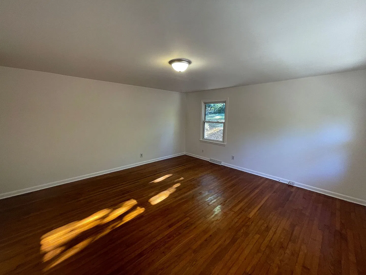 3bed 1.5 bath Brick Ranch- Freshly painted- Hardwood Floors- Carport- Storage Shed — Photo 2