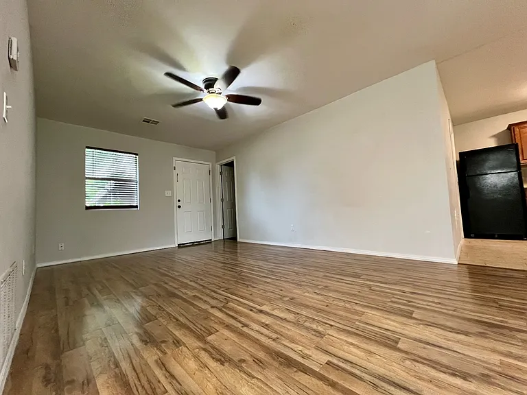 7400 S Drexel Ave — Photo 2