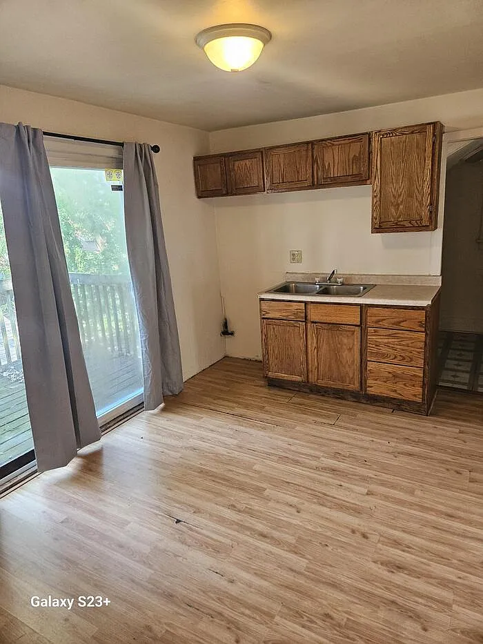 819 E Morris St — Photo 4