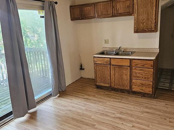 4th image of 819 E Morris St #2
