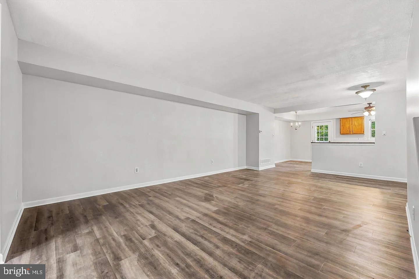 3 bed, 2.0 bath, 1300 sqft, $2,500 — Photo 2