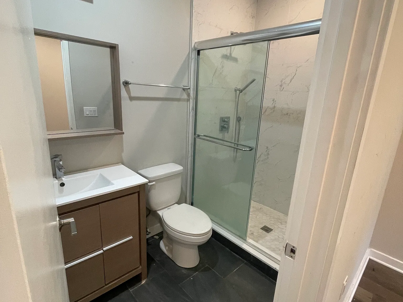 2 bed, 900 sqft, $1,600 — Photo 2