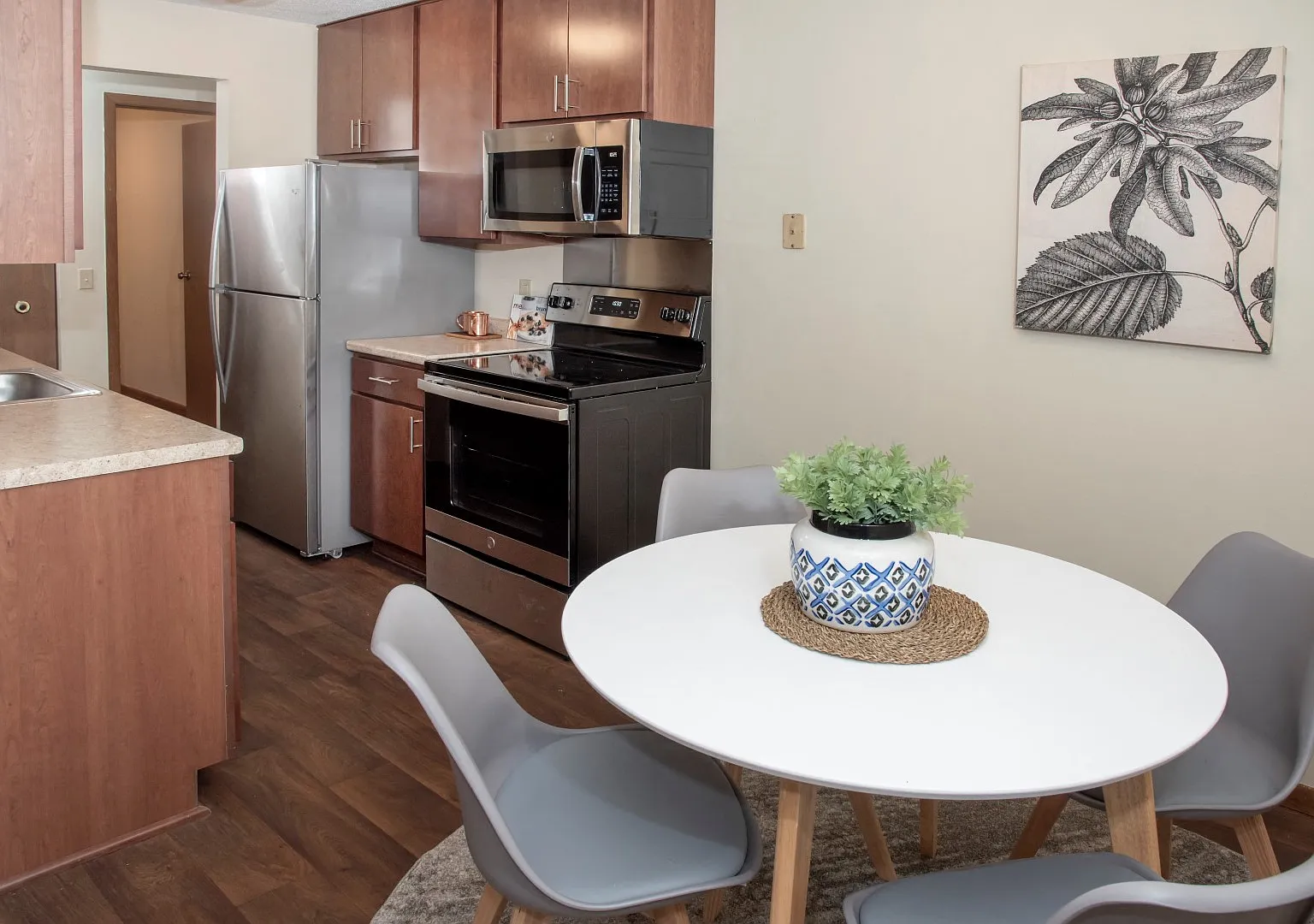River 10 Apartments — Photo 3