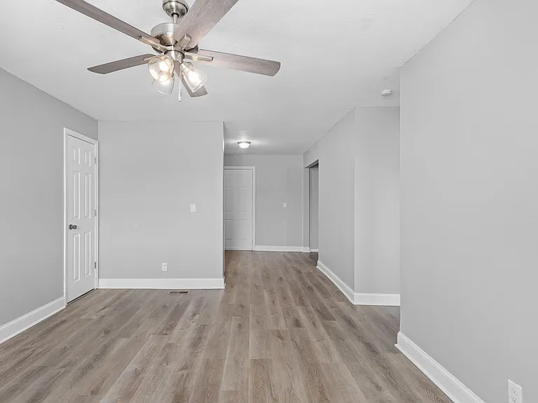 410 Manor Dr #C4 — Photo 12