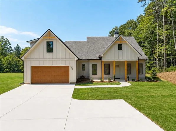 957 Roundtop Rd, Ellijay, GA 30540