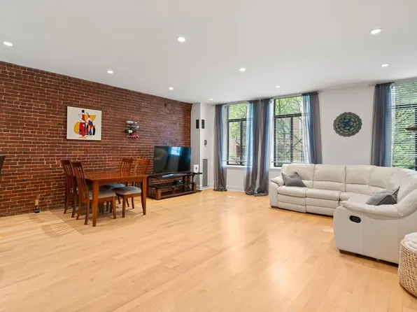 142 Commercial St APT 304, Boston, MA 02109