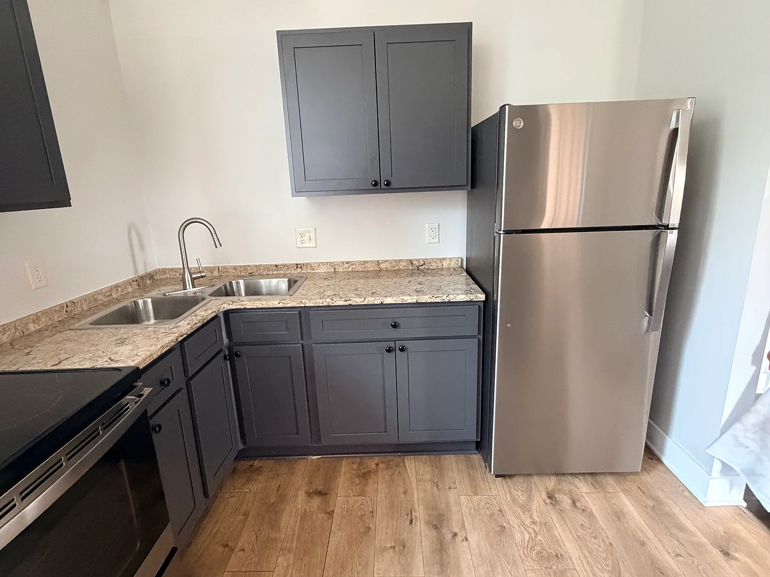 1 bed, 950 sqft, $1,100 — Photo 3